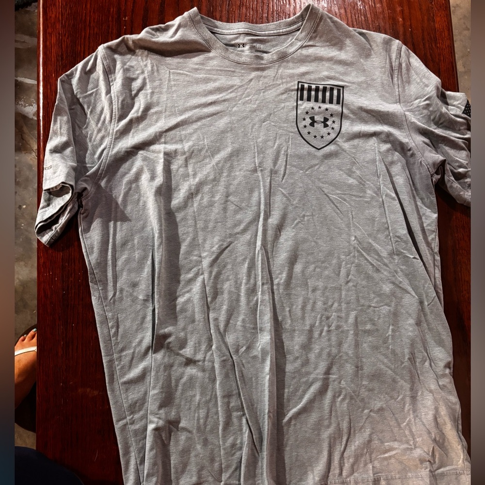 Under Armour Light Gray Short-Sleeve Tee with Chest Crest Logo